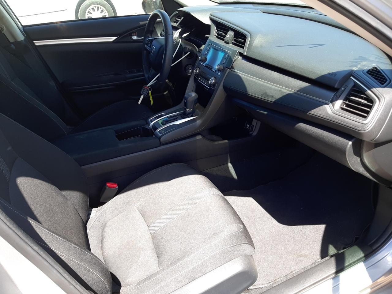 Photo 5 from auction – 2018 HONDA CIVIC LX with VIN 2HGFC2F58JH598076