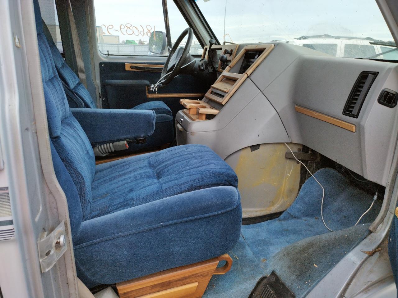 Photo 5 from auction – 1992 CHEVROLET G20 with VIN 1GBEG25K6N7118385