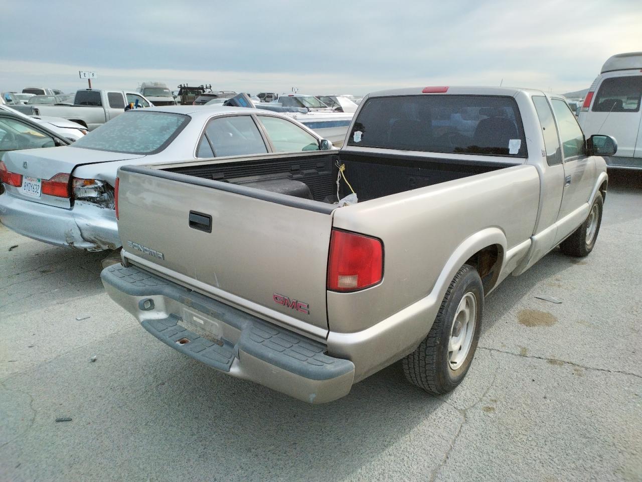 Photo 4 from auction – 1998 GMC SONOMA with VIN 1GTCS1944W8545213
