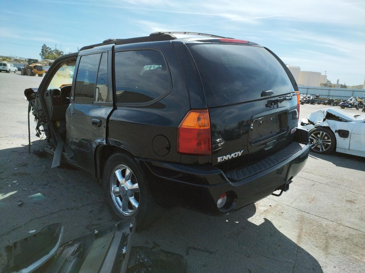 Photo 3 from auction – 2004 GMC ENVOY with VIN 1GKDT13S042309378
