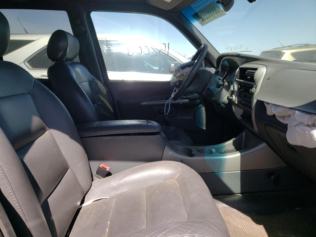 Photo 5 from auction – 2002 FORD EXPLORER S with VIN 1FMZU77E02UB85809