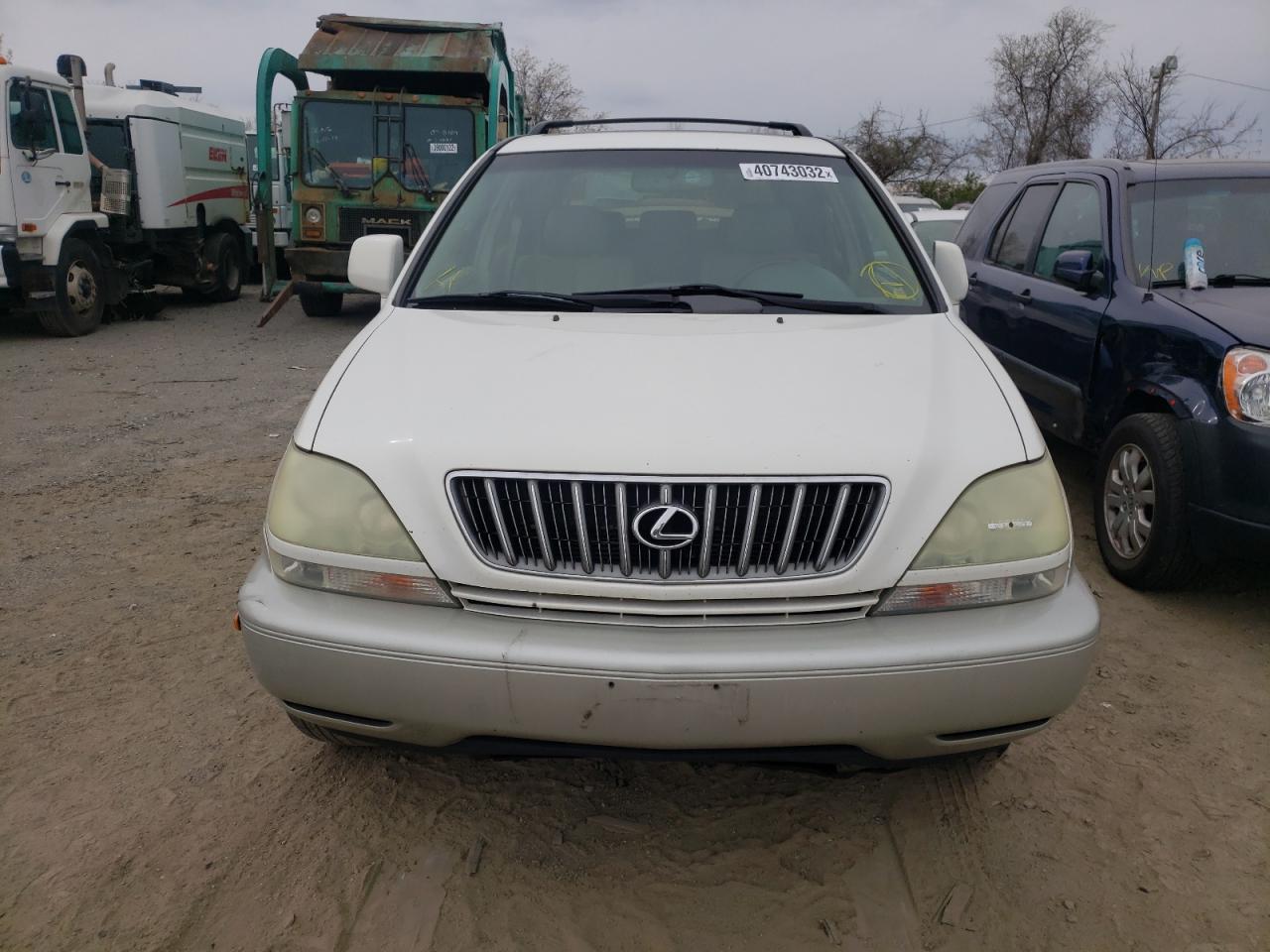 Photo 9 from auction – 2002 LEXUS RX 300 with VIN JTJHF10U320291023
