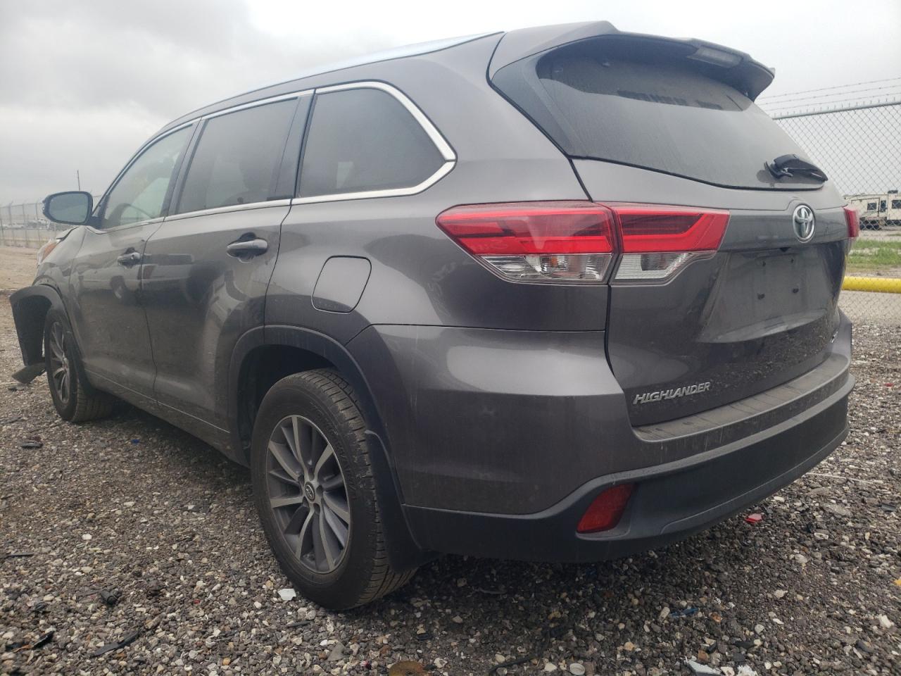 Photo 3 from auction – 2017 TOYOTA HIGHLANDER with VIN 5TDKZRFH4HS520453