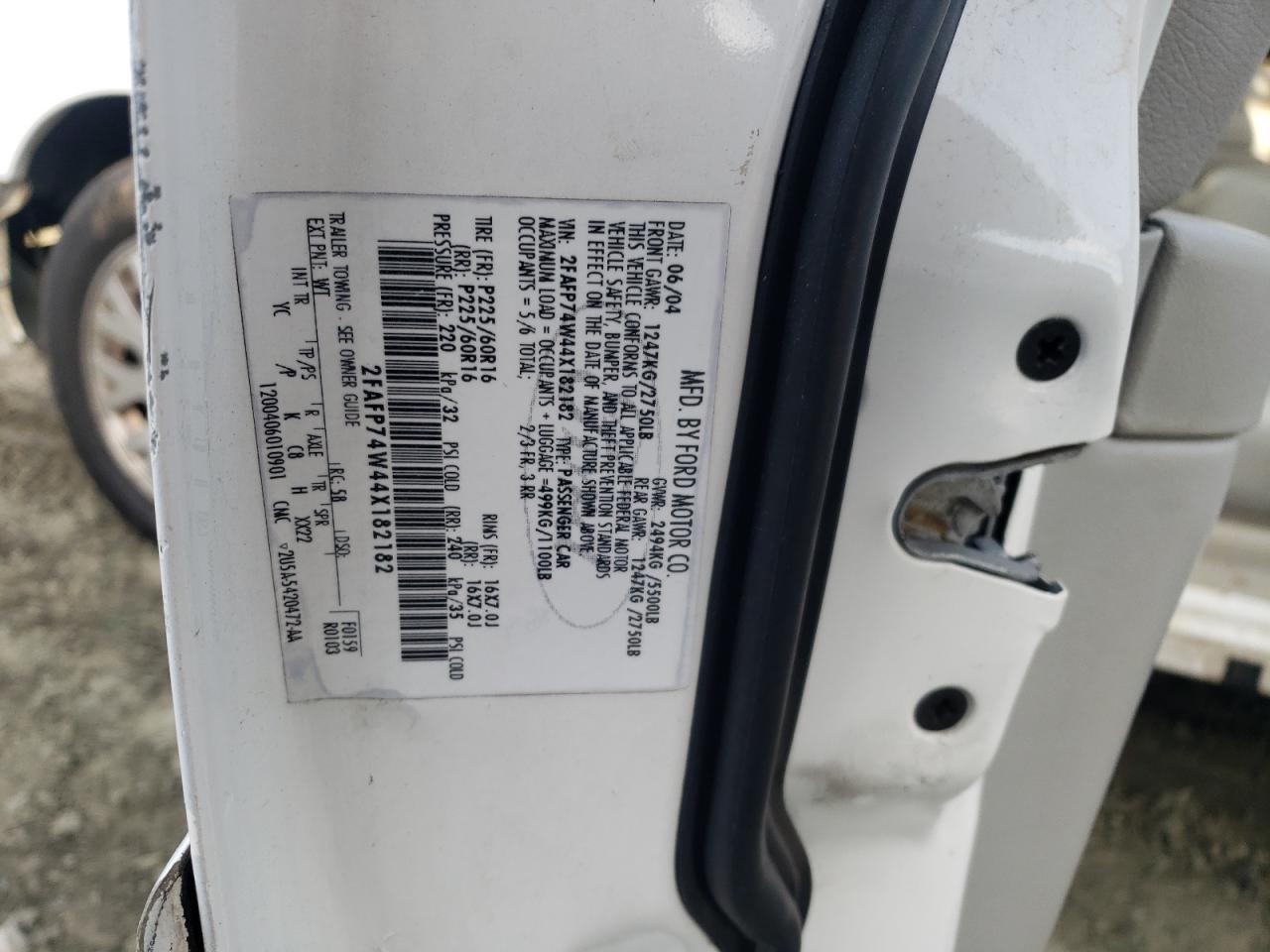 Photo 10 from auction – 2004 FORD CROWN VICT with VIN 2FAFP74W44X182182