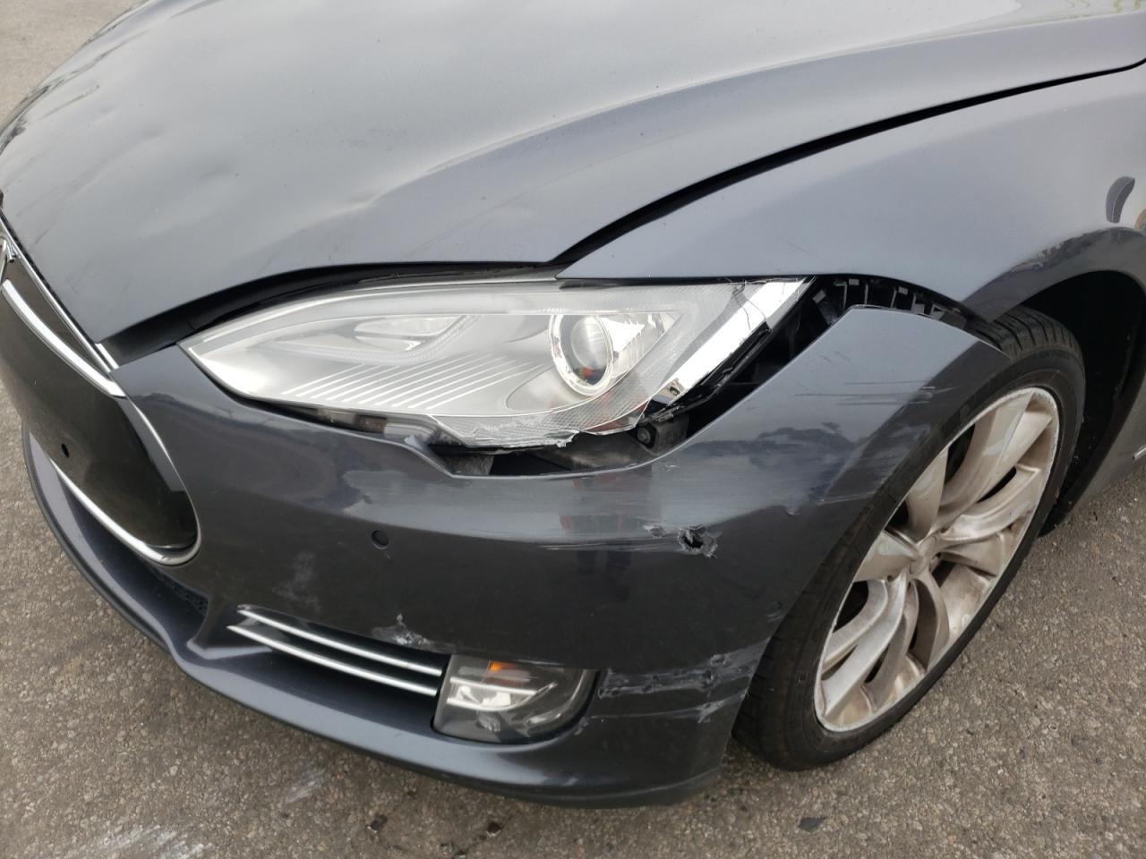 Photo 9 from auction – 2015 TESLA MODEL S 85 with VIN 5YJSA1H12FF087547
