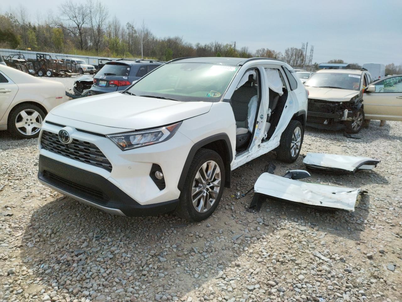 Photo 2 from auction – 2019 TOYOTA RAV4 LIMIT with VIN JTMN1RFV3KD518464