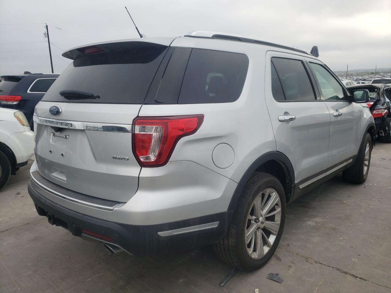 Photo 4 from auction – 2019 FORD EXPLORER L with VIN 1FM5K8F86KGB17552