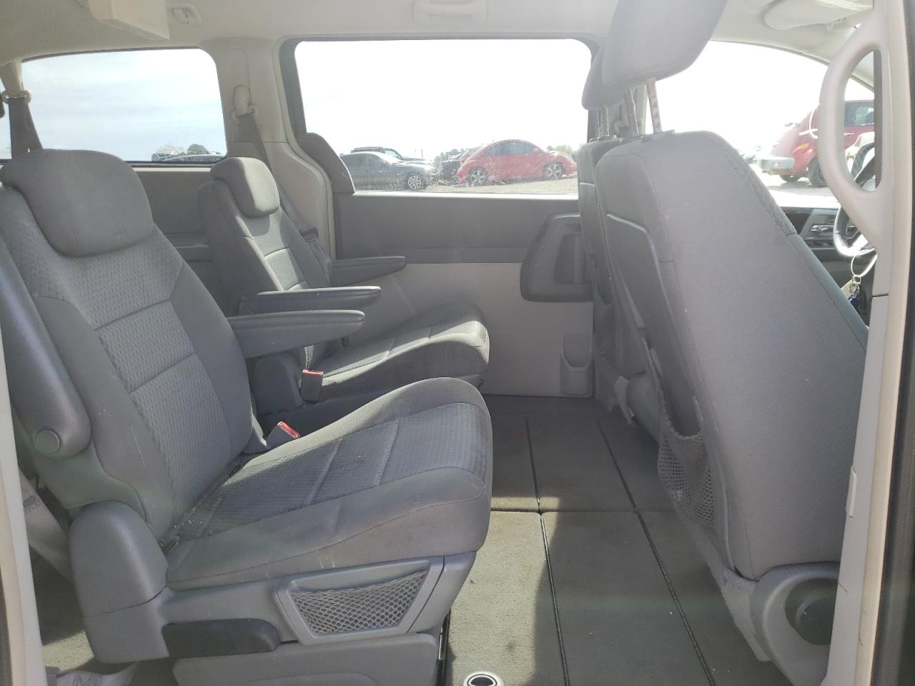 Photo 6 from auction – 2010 CHRYSLER TOWN & COU with VIN 2A4RR5D1XAR249551