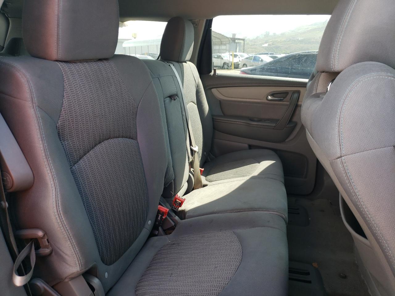Photo 6 from auction – 2015 CHEVROLET TRAVERSE L with VIN 1GNKRFED4FJ300664