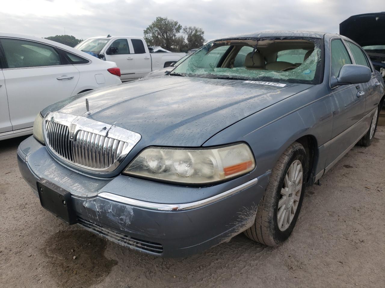 Photo 9 from auction – 2004 LINCOLN TOWN CAR E with VIN 1LNHM81W64Y625868