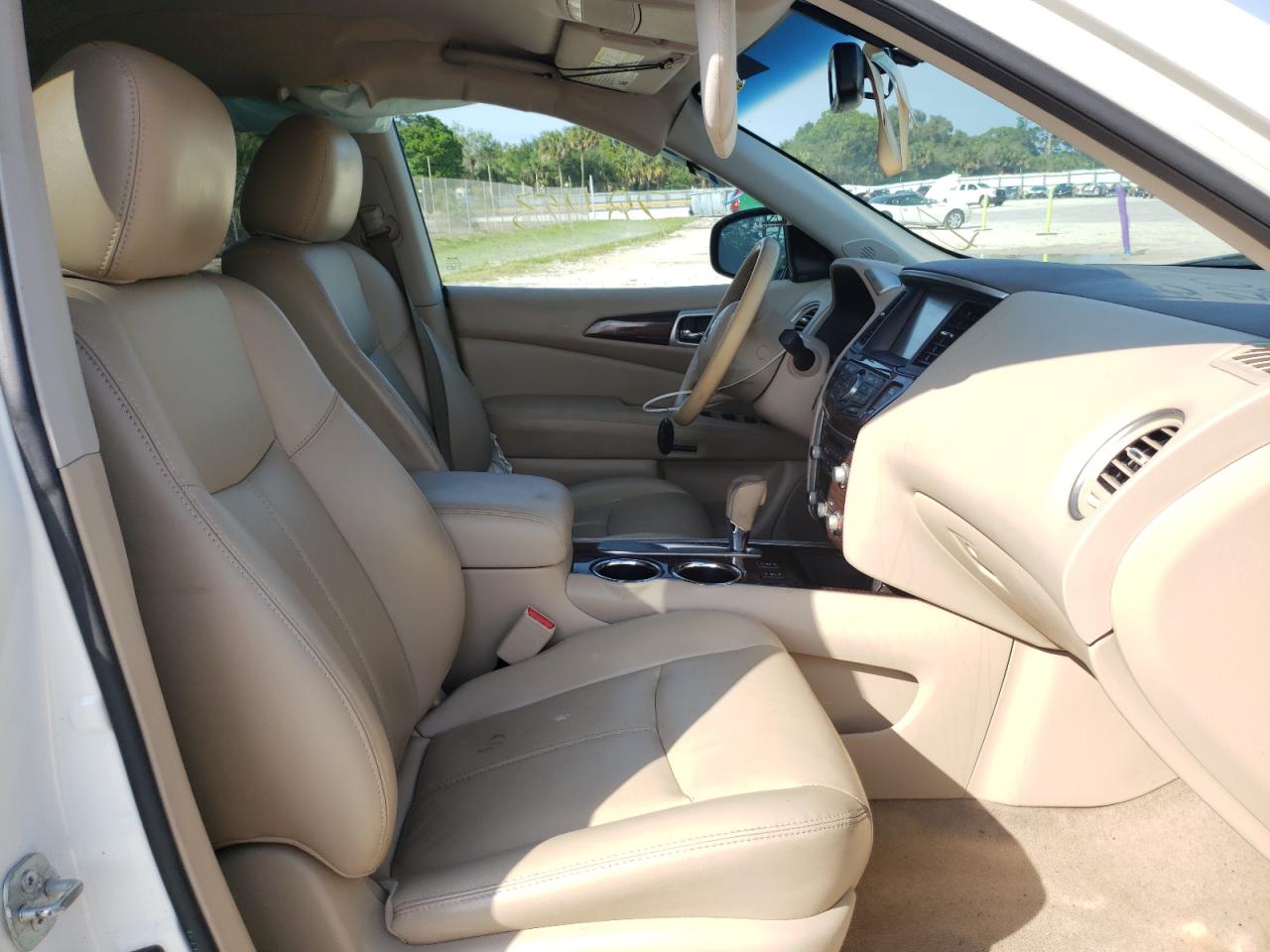 Photo 5 from auction – 2015 NISSAN PATHFINDER with VIN 5N1AR2MN4FC640503