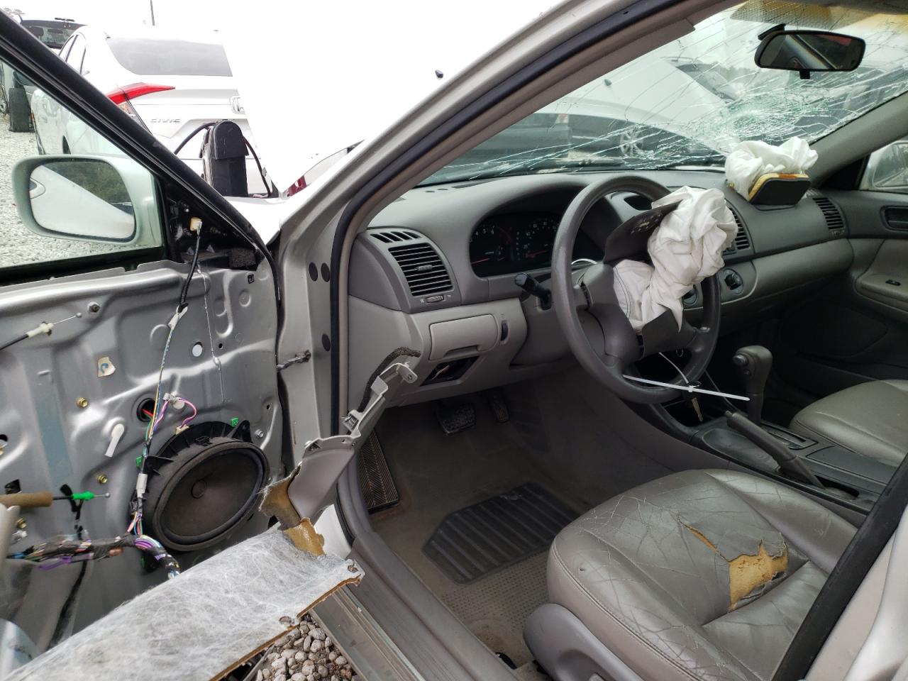 Photo 9 from auction – 2003 TOYOTA CAMRY LE with VIN 4T1BE32K73U757416