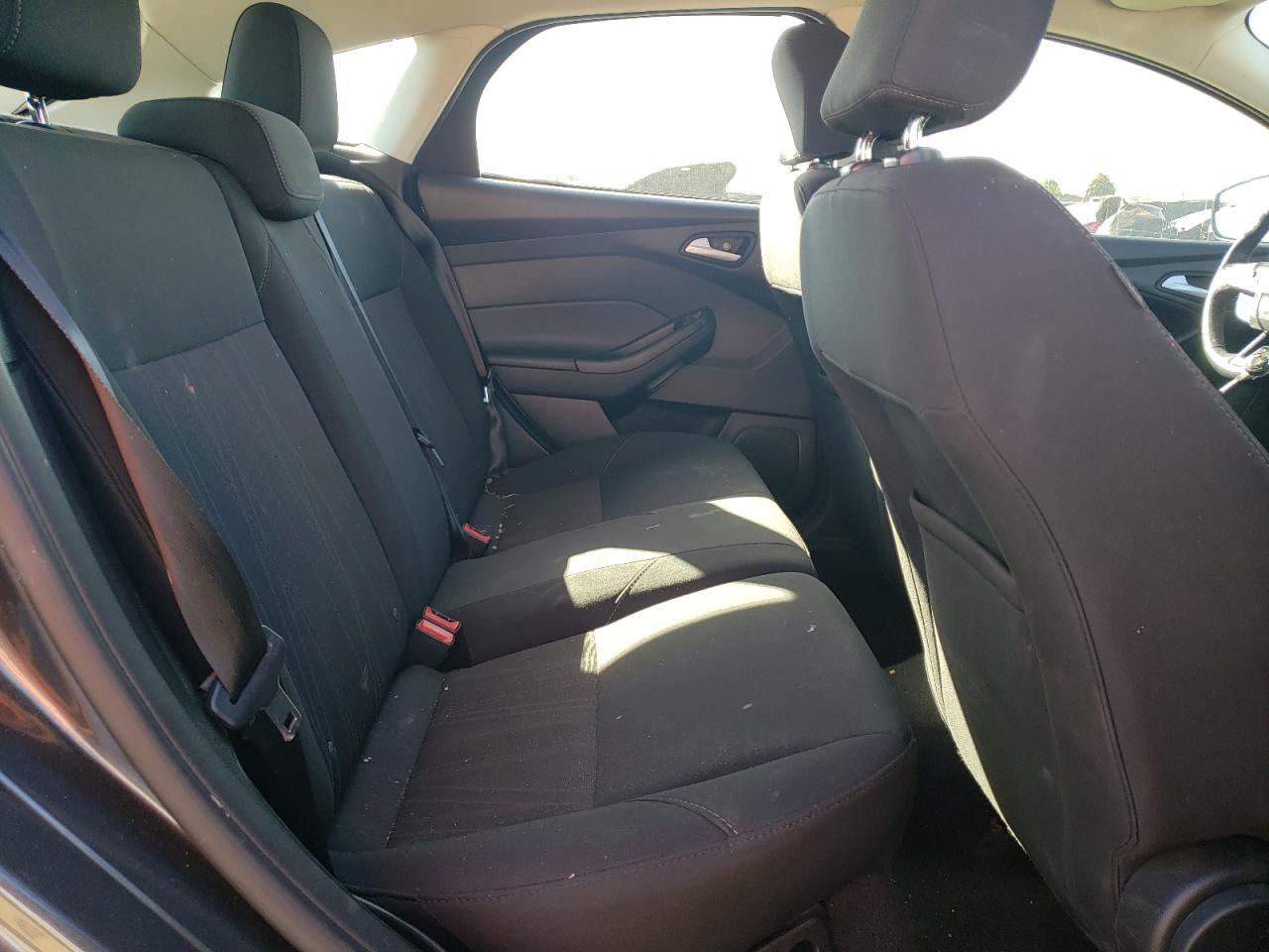 Photo 6 from auction – 2016 FORD FOCUS SE with VIN 1FADP3K2XGL406055