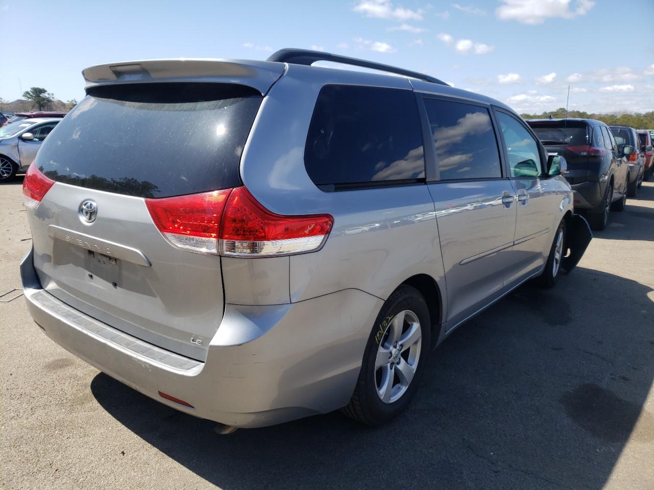 Photo 4 from auction – 2013 TOYOTA SIENNA LE with VIN 5TDKK3DC7DS347191