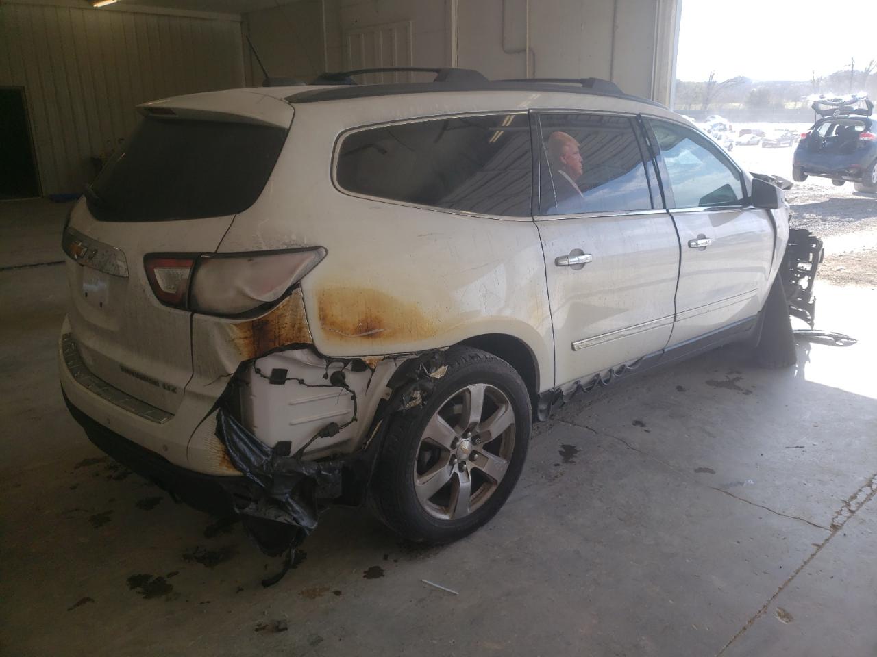 Photo 4 from auction – 2016 CHEVROLET TRAVERSE L with VIN 1GNKVJKD8GJ114176