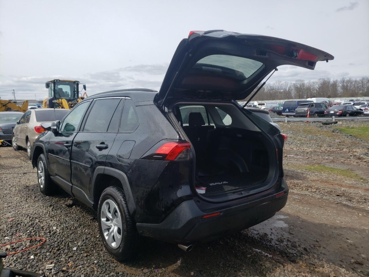 Photo 3 from auction – 2021 TOYOTA RAV4 LE with VIN 2T3G1RFV9MC233638