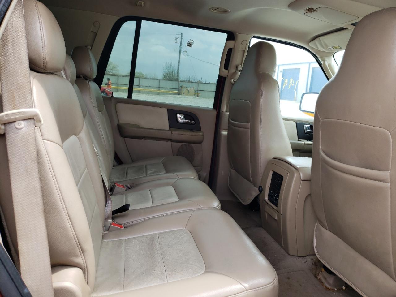 Photo 6 from auction – 2005 FORD EXPEDITION with VIN 1FMPU17595LA37205