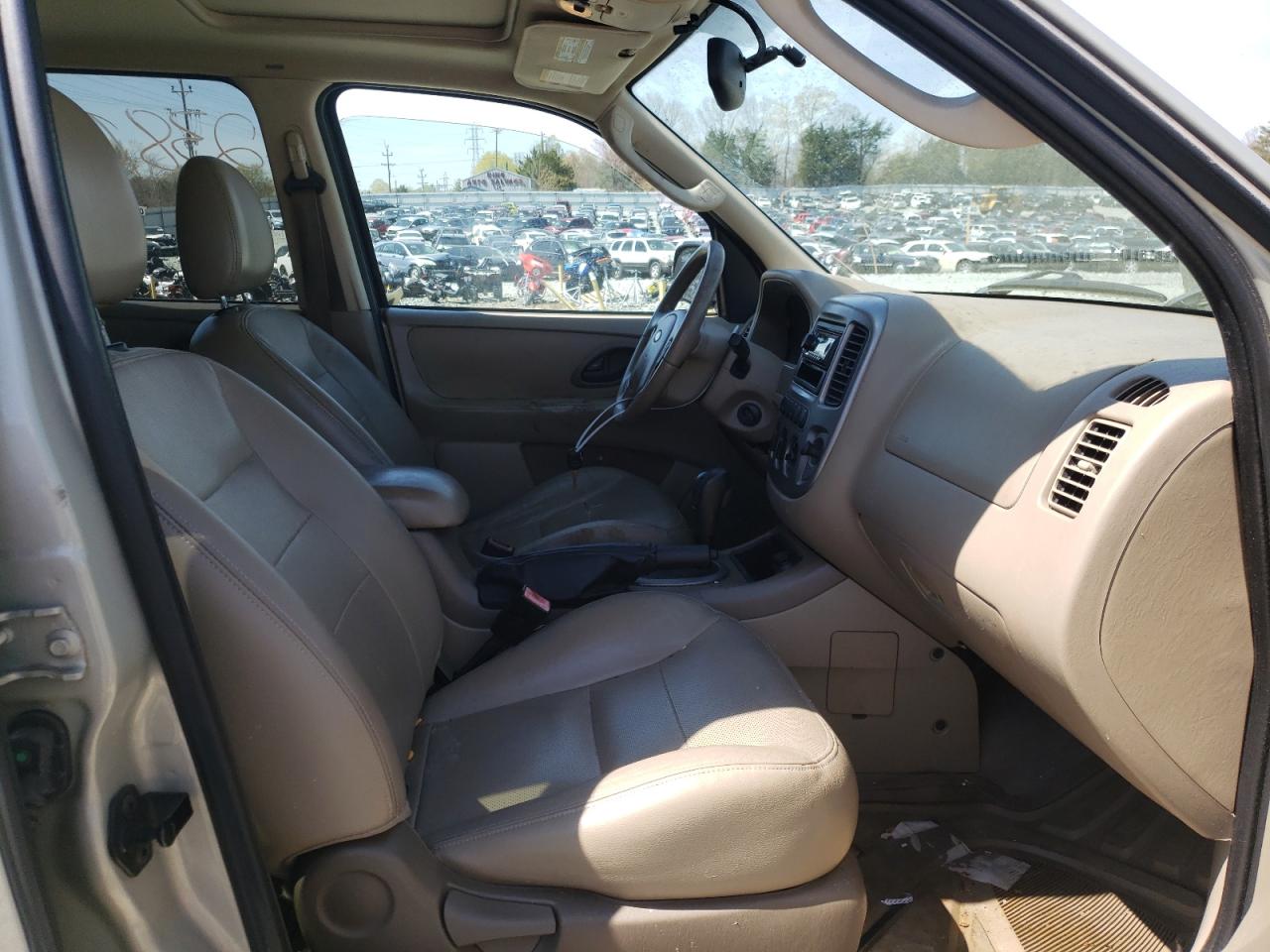 Photo 5 from auction – 2005 FORD ESCAPE LIM with VIN 1FMCU04125KA82955