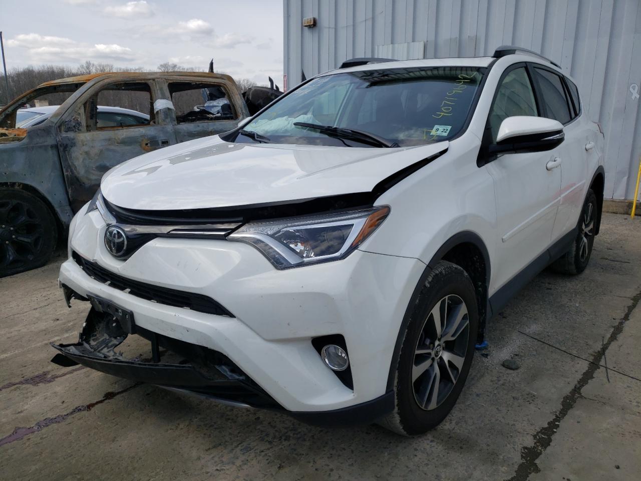 Photo 2 from auction – 2017 TOYOTA RAV4 XLE with VIN JTMRFREV0HD218717