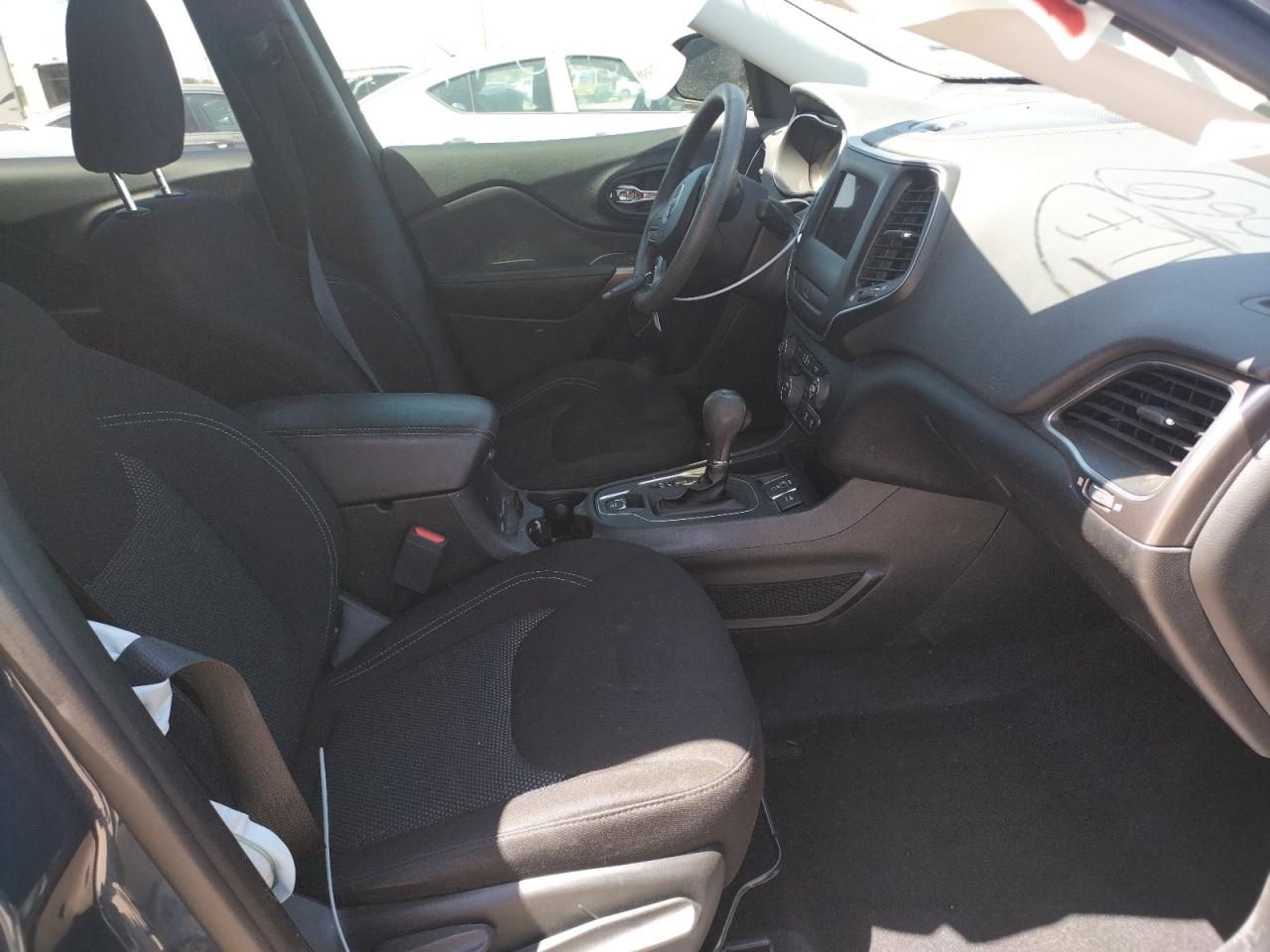 Photo 5 from auction – 2019 JEEP CHEROKEE L with VIN 1C4PJLCB1KD466428
