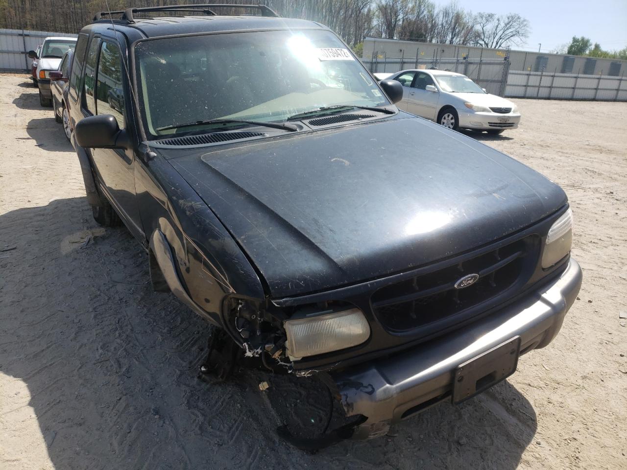 FORD EXPLORER S 2000 with VIN 1FMYU60XXYUA17640 - Photo from auction