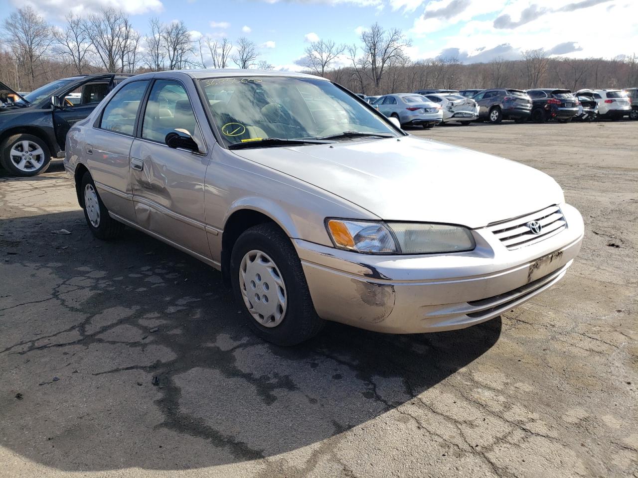 TOYOTA CAMRY CE 1997 with VIN 4T1BG22K0VU165721 - Photo from auction