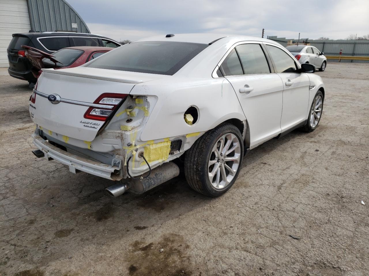 Photo 4 from auction – 2014 FORD TAURUS LIM with VIN 1FAHP2F81EG154695