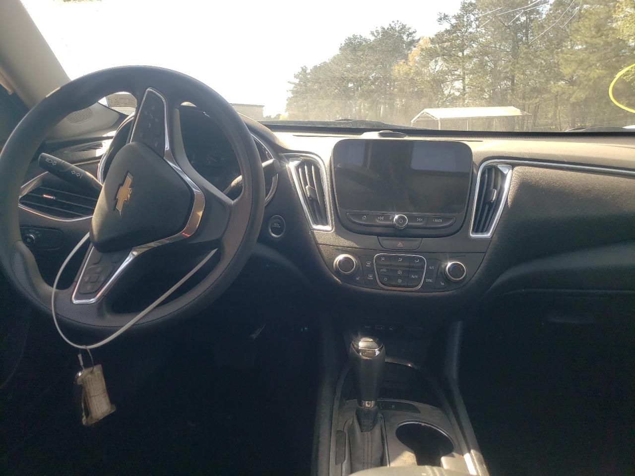Photo 9 from auction – 2019 CHEVROLET MALIBU LT with VIN 1G1ZD5ST2KF169915