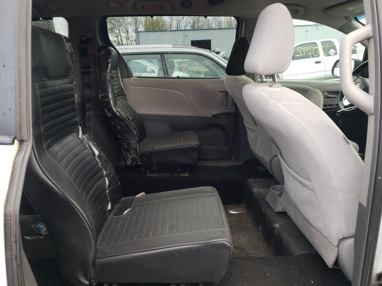 Photo 6 from auction – 2016 TOYOTA SIENNA with VIN 5TDKK3DC9GS756510