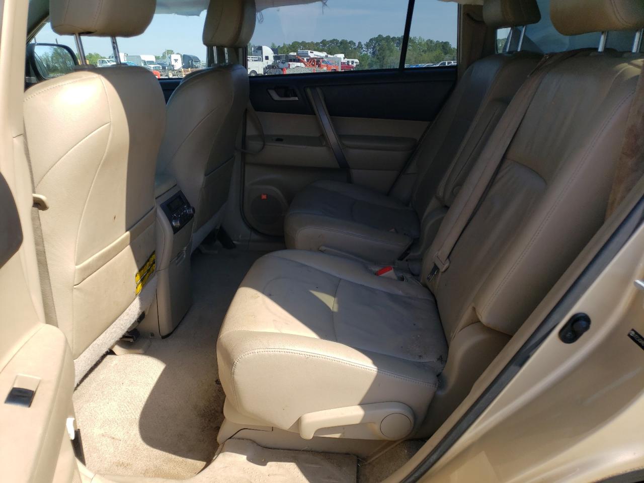 Photo 6 from auction – 2008 TOYOTA HIGHLANDER with VIN JTEES43A982103053