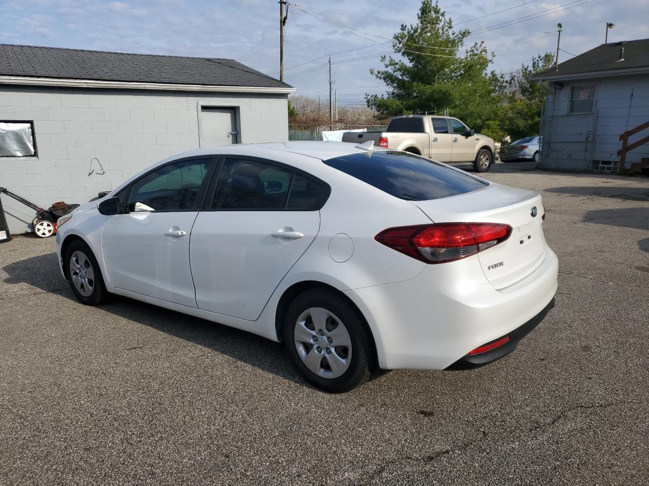 Photo 3 from auction – 2017 KIA FORTE LX with VIN 3KPFL4A79HE027639