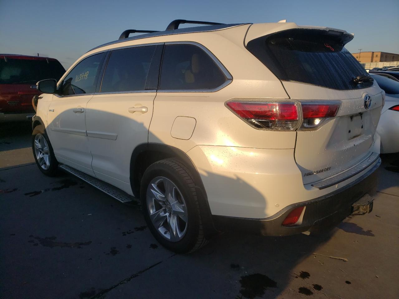 Photo 3 from auction – 2014 TOYOTA HIGHLANDER with VIN 5TDDCRFH7ES004884