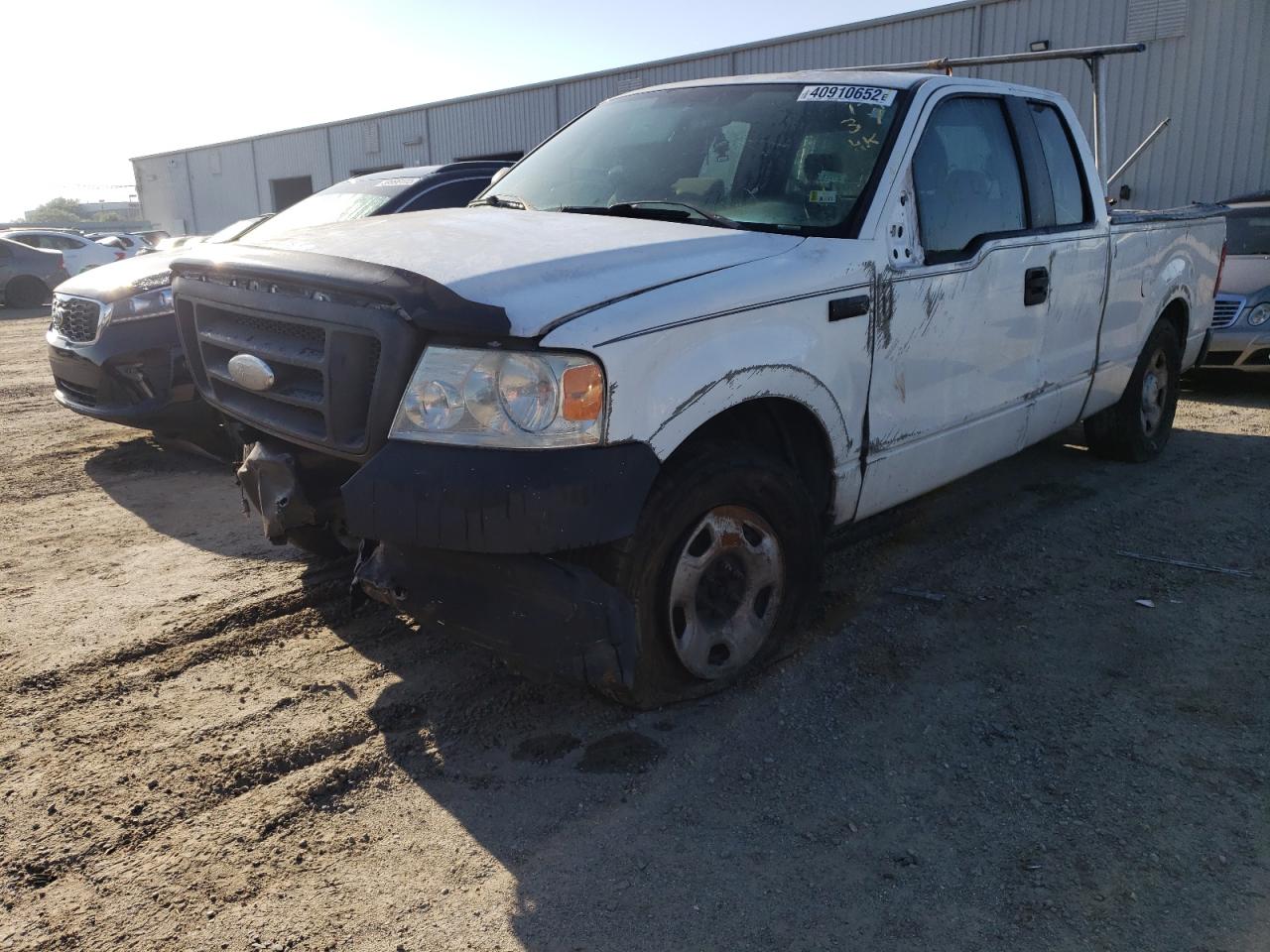 Photo 2 from auction – 2007 FORD F150 with VIN 1FTRX12W47FA84681