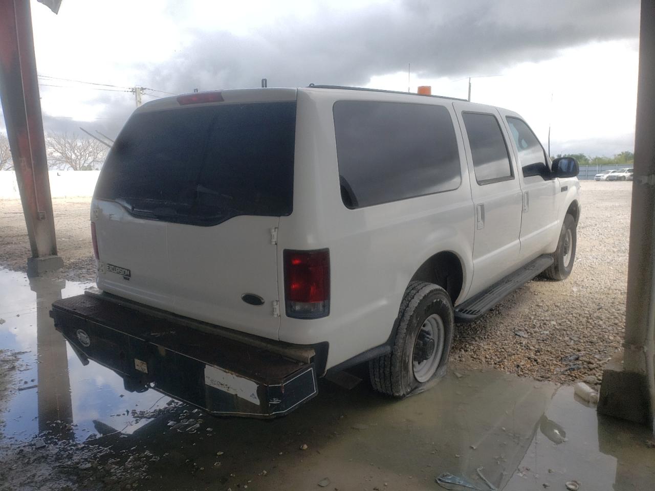 Photo 4 from auction – 2002 FORD EXCURSION with VIN 1FMNU41S72EB96957