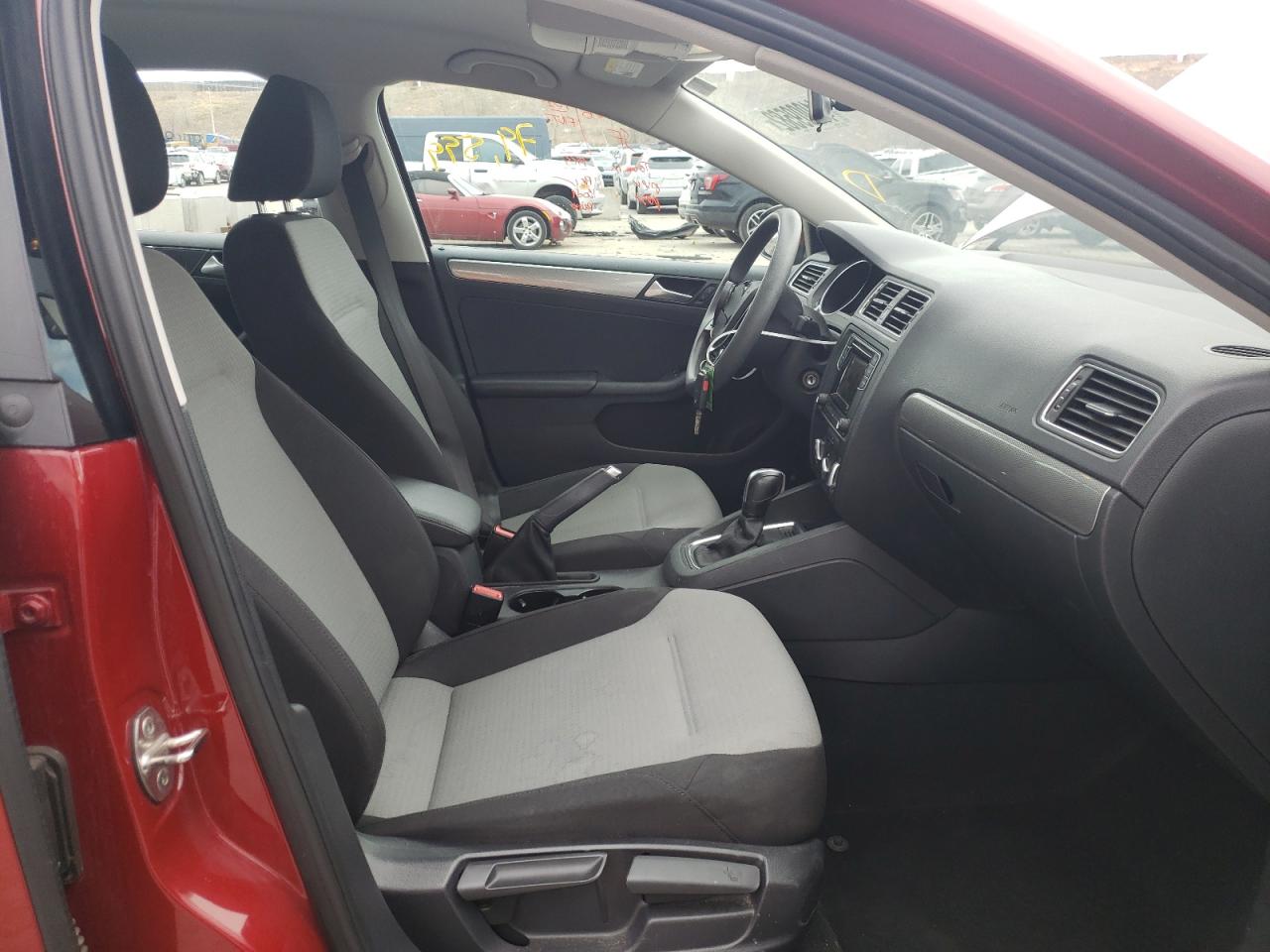 Photo 5 from auction – 2017 VOLKSWAGEN JETTA S with VIN 3VW2B7AJ9HM247901