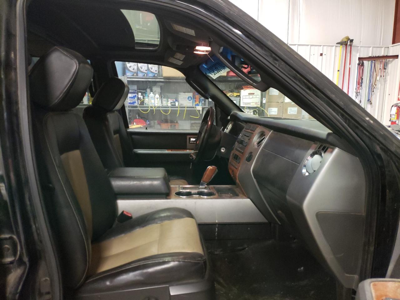 Photo 5 from auction – 2007 FORD EXPEDITION with VIN 1FMFU18517LA09802