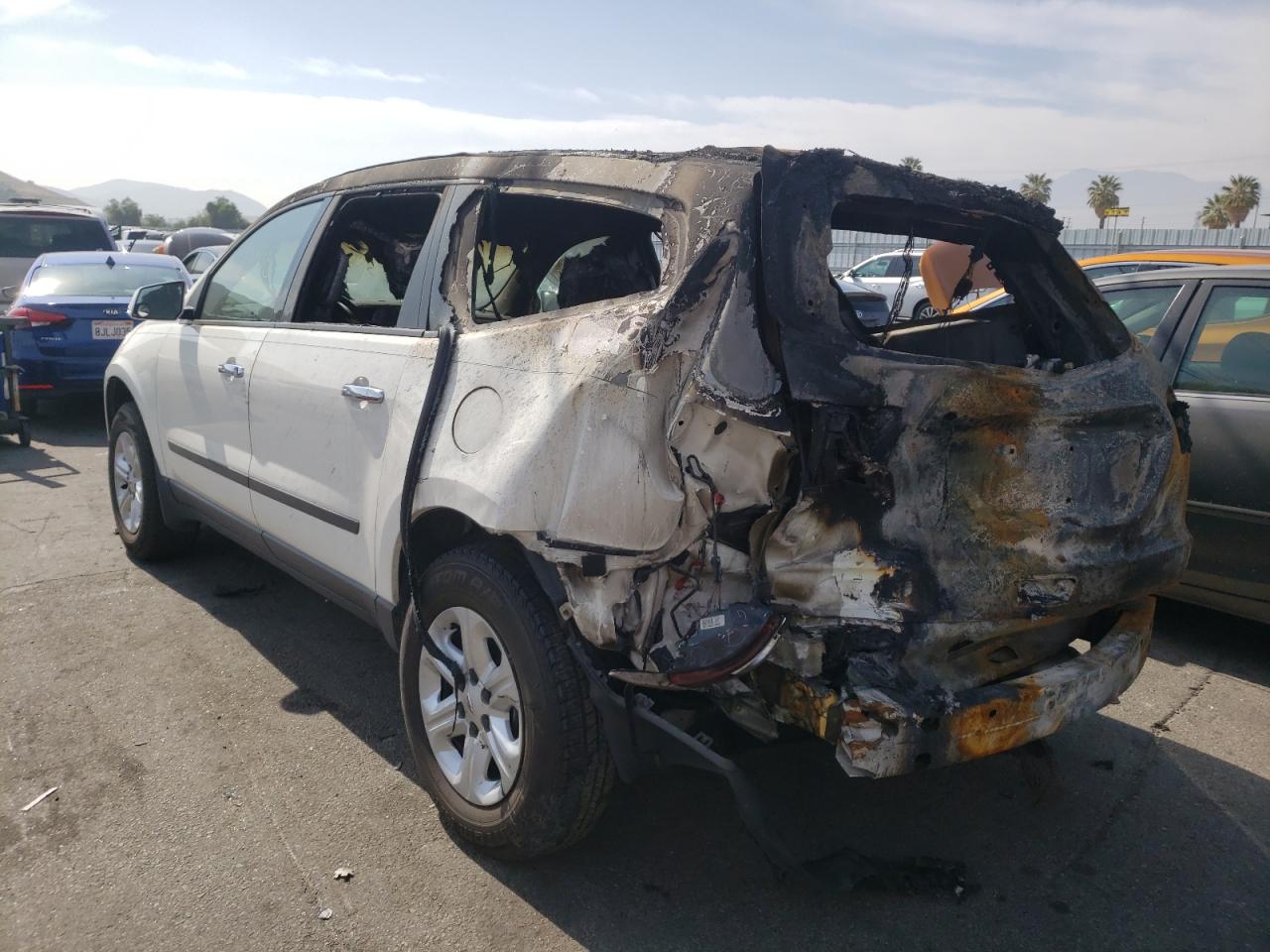 Photo 3 from auction – 2015 CHEVROLET TRAVERSE L with VIN 1GNKRFED5FJ151813