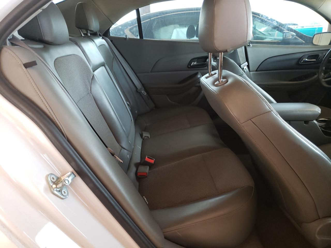 Photo 6 from auction – 2015 CHEVROLET MALIBU 1LT with VIN 1G11C5SL6FF222685