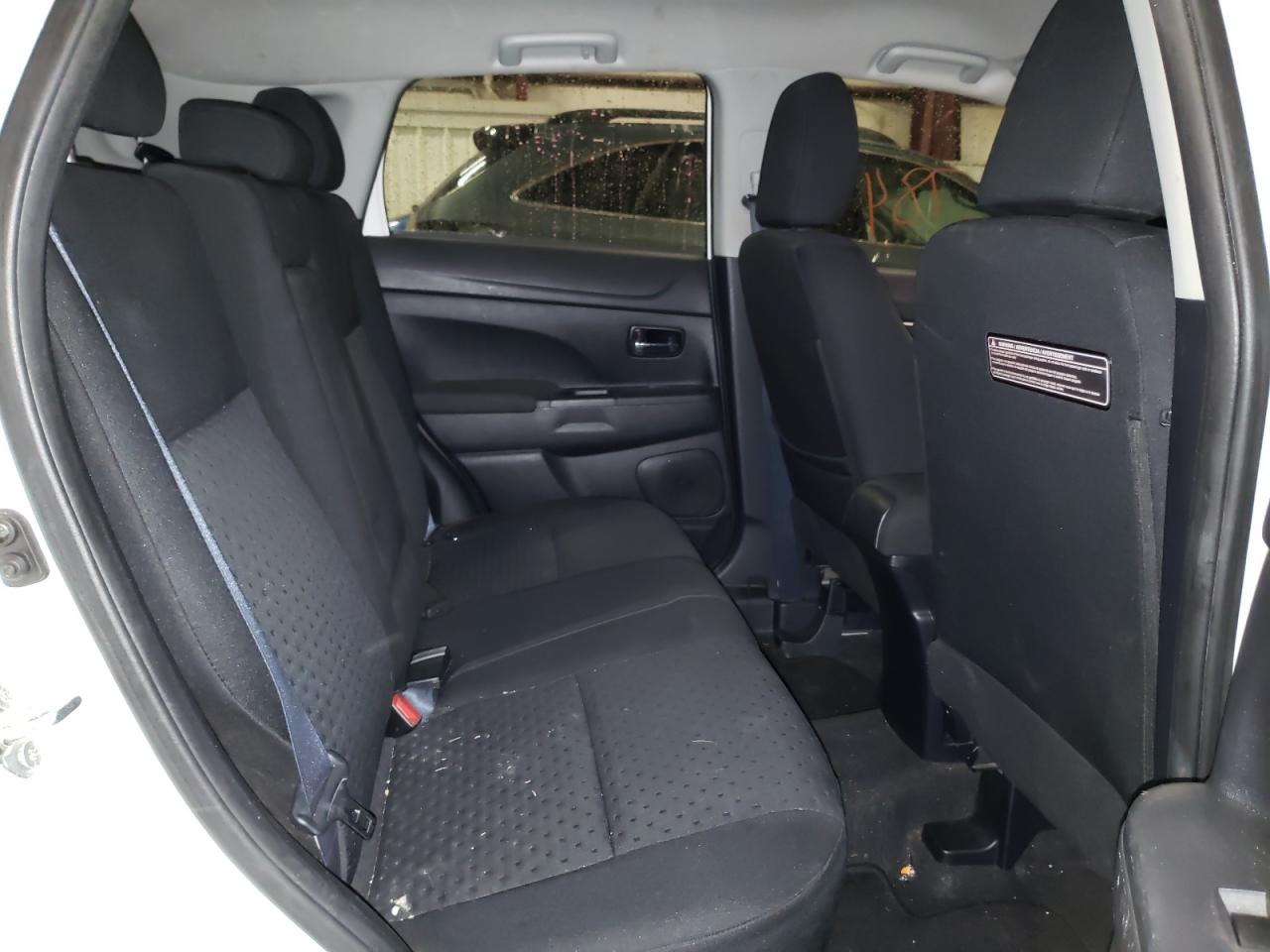 Photo 6 from auction – 2011 MITSUBISHI OUTLANDER with VIN JA4AR4AU8BZ025157