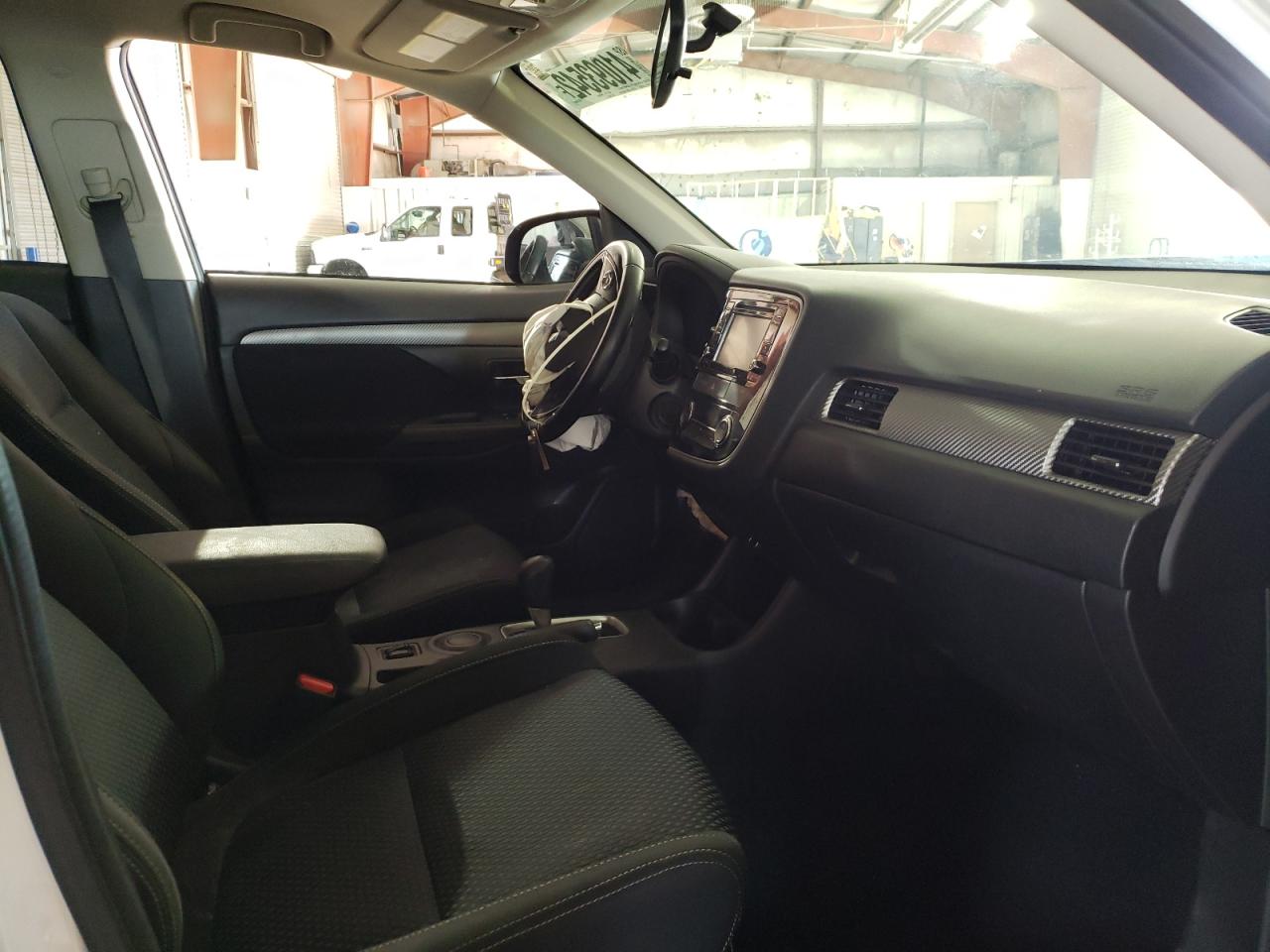 Photo 5 from auction – 2016 MITSUBISHI OUTLANDER with VIN JA4AD3A36GZ004220
