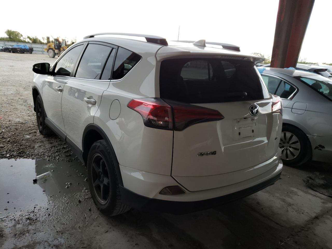 Photo 3 from auction – 2017 TOYOTA RAV4 LE with VIN JTMZFREV1HJ106736
