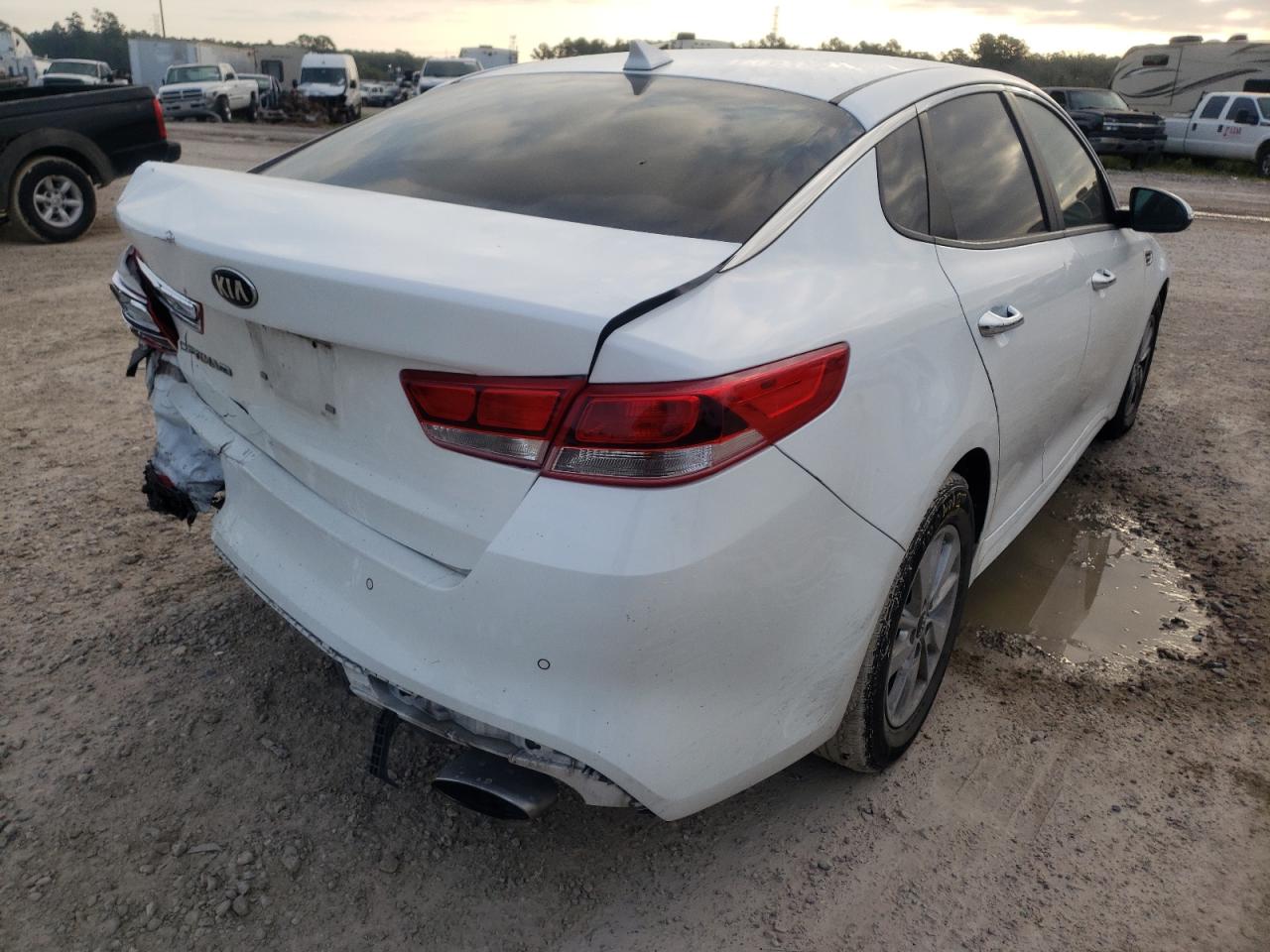 Photo 4 from auction – 2018 KIA OPTIMA LX with VIN 5XXGT4L33JG207176