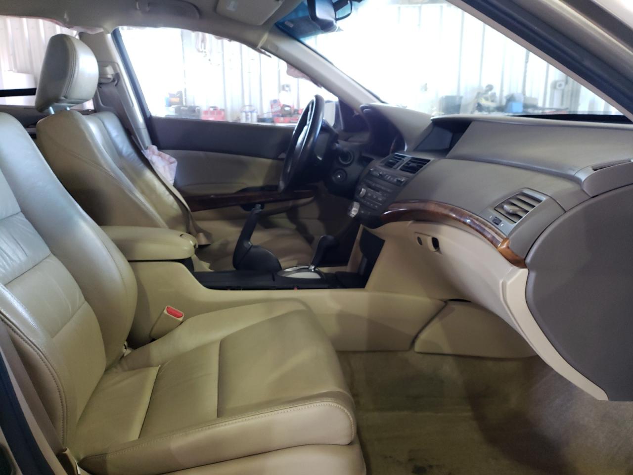 Photo 5 from auction – 2010 HONDA ACCORD EXL with VIN 1HGCP3F86AA007622