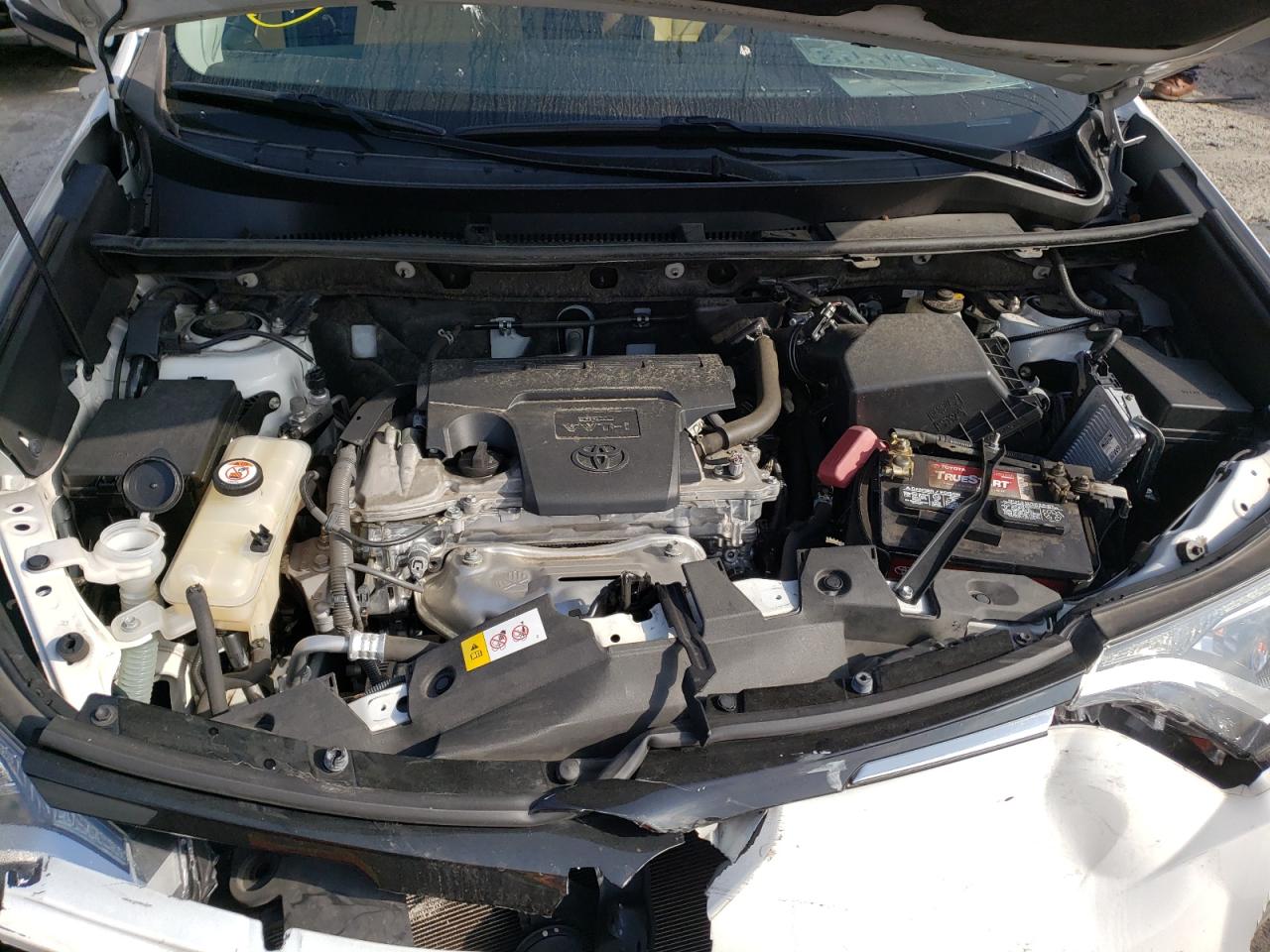 Photo 7 from auction – 2017 TOYOTA RAV4 XLE with VIN JTMWFREV8HD104614