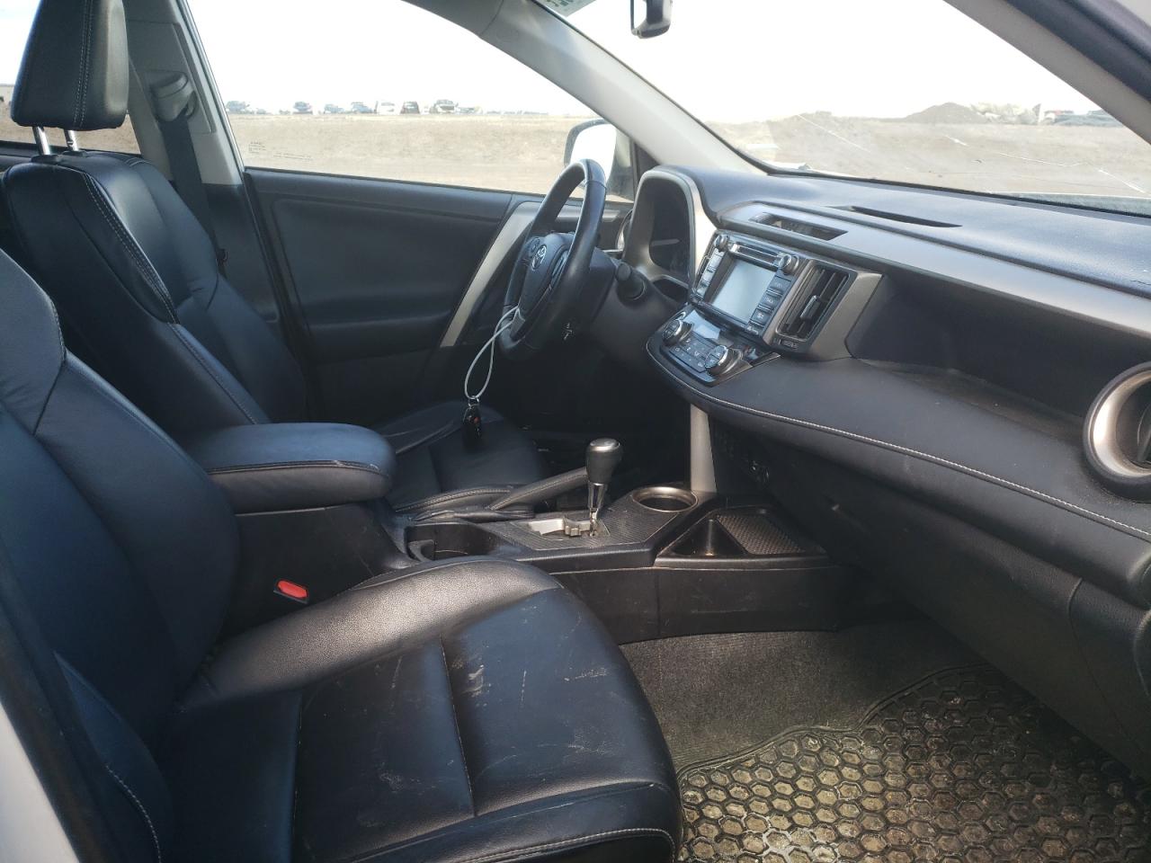 Photo 5 from auction – 2015 TOYOTA RAV4 LIMIT with VIN 2T3DFREV5FW255062