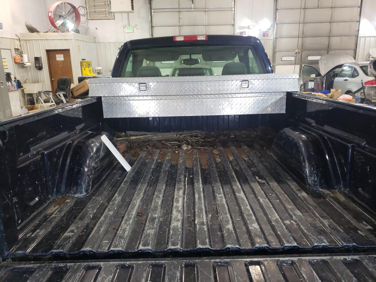 Photo 6 from auction – 2005 CHEVROLET SILVERADO with VIN 1GCEK14V25Z263914