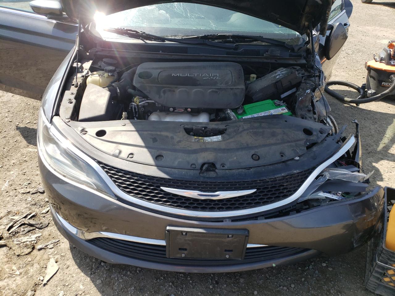 Photo 7 from auction – 2015 CHRYSLER 200 LIMITE with VIN 1C3CCCAB5FN647984