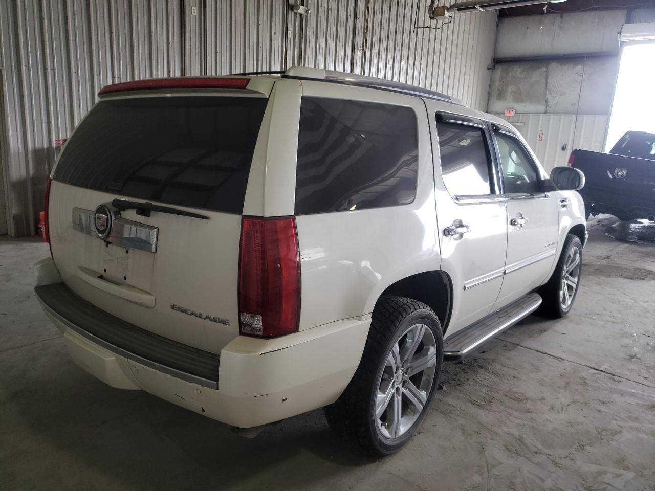 Photo 4 from auction – 2013 CADILLAC ESCALADE L with VIN 1GYS4BEF7DR248232