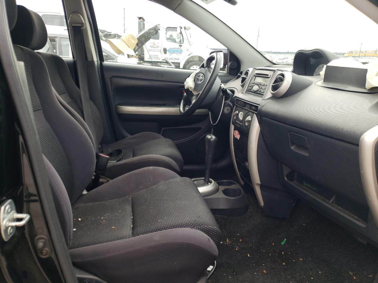 Photo 5 from auction – 2005 TOYOTA SCION XA with VIN JTKKT624450109483