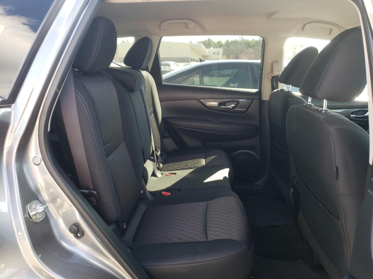 Photo 6 from auction – 2017 NISSAN ROGUE S with VIN KNMAT2MV2HP584644